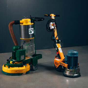 Hiomakoneet ja jyrisimet:Slipmaskiner och fräsar