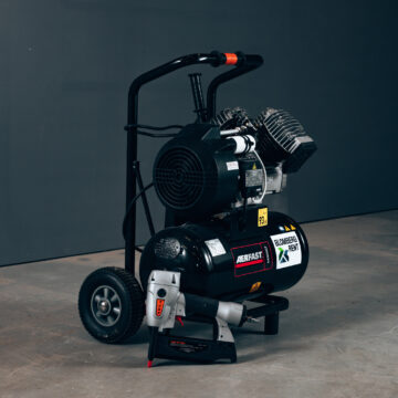 Paineilma ja naulas: Tryckluft och spikpistoler